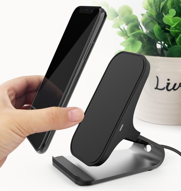 Беспроводное зарядное устройство Qi с технологией Quick Charge 3.0 yrossecca.ru черный цвет Беспроводное зарядное устройство Qi с технологией Quick Charge 3.0 черный цвет